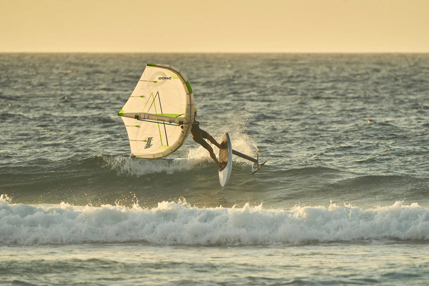 GONG | Wing Foil Board Cruzader Diamond FSP Pro - Image 21